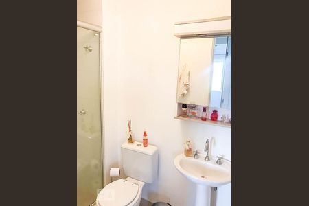 Banheiro de apartamento para alugar com 2 quartos, 80m² em Azenha, Porto Alegre