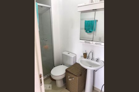 Banheiro 2 de apartamento para alugar com 2 quartos, 80m² em Azenha, Porto Alegre
