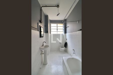 Banheiro de apartamento para alugar com 1 quarto, 70m² em República, São Paulo