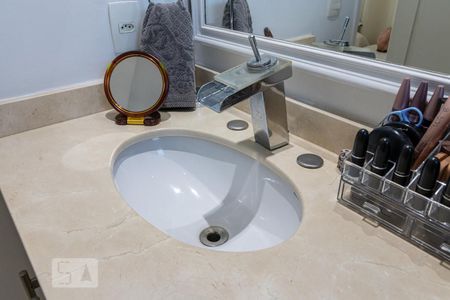 Apartamento para alugar com 258m², 4 quartos e 3 vagasDetalhe do Banheiro da Suíte 1