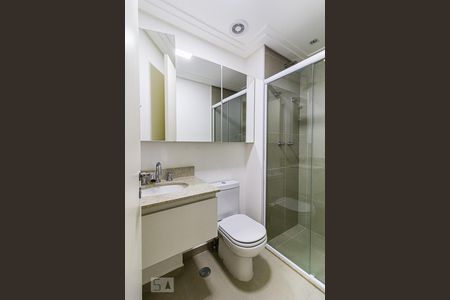 Banheiro de kitnet/studio para alugar com 1 quarto, 54m² em Vila Nova Conceição, São Paulo