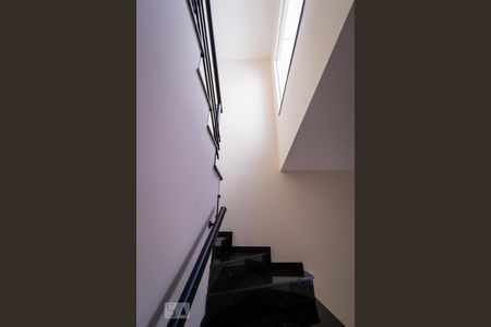 Casa para alugar com 110m², 3 quartos e 2 vagas Casa para alugar com 110m², 3 quartos e 2 vagasEscada