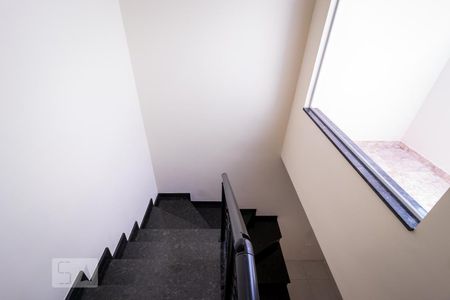 Casa para alugar com 110m², 3 quartos e 2 vagas Casa para alugar com 110m², 3 quartos e 2 vagasEscada