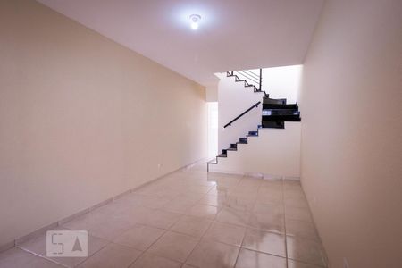 Casa para alugar com 110m², 3 quartos e 2 vagas Casa para alugar com 110m², 3 quartos e 2 vagasSala