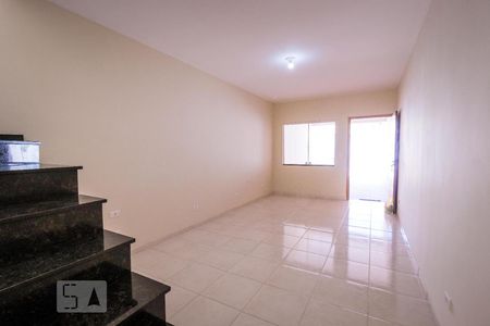 Casa para alugar com 110m², 3 quartos e 2 vagas Casa para alugar com 110m², 3 quartos e 2 vagasSala