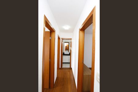 Corredor de apartamento para alugar com 3 quartos, 90m² em Buritis, Belo Horizonte