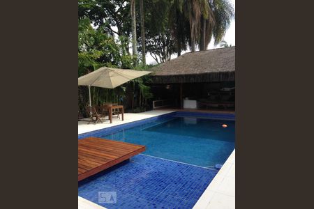 Casa para alugar com 1000m², 4 quartos e sem vaga Casa para alugar com 1000m², 4 quartos e sem vagaPiscina