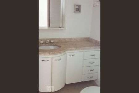 Banheiro de apartamento à venda com 2 quartos, 70m² em Alphaville Industrial, Barueri