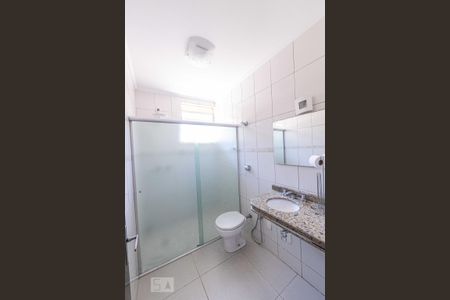 Banheiro Social de casa para alugar com 2 quartos, 120m² em Vila Ivone, São Paulo