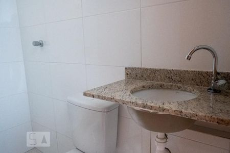 Banheiro de apartamento para alugar com 1 quarto, 31m² em Vila Guilhermina, São Paulo