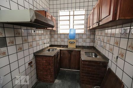 Casa de condomínio à venda com 250m², 8 quartos e 1 vaga Casa de condomínio à venda com 250m², 8 quartos e 1 vagaCozinha