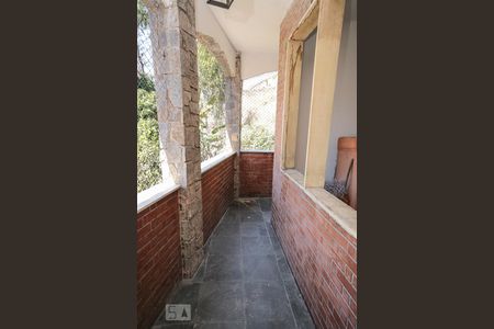 Casa de condomínio à venda com 250m², 8 quartos e 1 vaga Casa de condomínio à venda com 250m², 8 quartos e 1 vagaVaranda