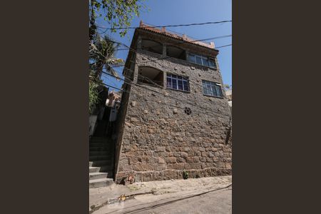 Casa de condomínio à venda com 250m², 8 quartos e 1 vaga Casa de condomínio à venda com 250m², 8 quartos e 1 vagaFachada