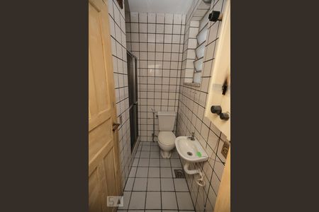 Casa de condomínio à venda com 250m², 8 quartos e 1 vaga Casa de condomínio à venda com 250m², 8 quartos e 1 vagaBanheiro