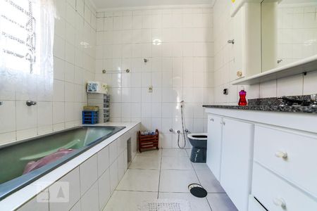 Casa à venda com 250m², 3 quartos e 6 vagasBanheiro da Suíte