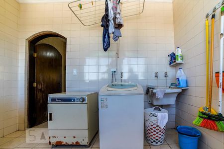 Casa à venda com 250m², 3 quartos e 6 vagasÁrea de Serviço