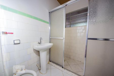 Banheiro  de apartamento para alugar com 3 quartos, 100m² em São Geraldo, Porto Alegre