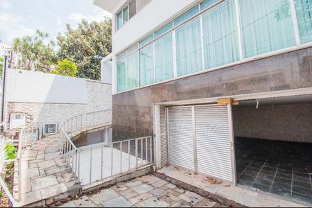 Casa para alugar com 600m², 3 quartos e 5 vagasEntrada