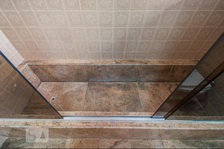 Casa à venda com 600m², 3 quartos e 5 vagasBanheiro da Suíte 2