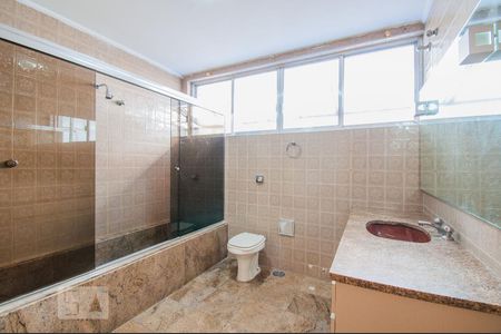 Casa para alugar com 600m², 3 quartos e 5 vagasBanheiro da Suíte 2