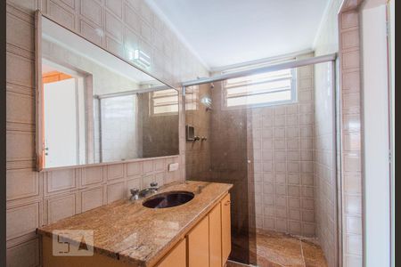 Casa à venda com 600m², 3 quartos e 5 vagasBanheiro da Suíte 1