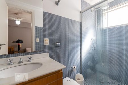 Banheiro da Suite de apartamento para alugar com 1 quarto, 48m² em Vila Nova Conceição, São Paulo