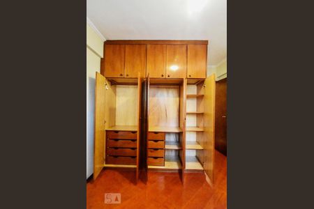 Apartamento para alugar com 77m², 2 quartos e 1 vagaQuarto 01