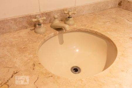 Apartamento à venda com 200m², 3 quartos e 3 vagas Apartamento à venda com 200m², 3 quartos e 3 vagasBanheiro Pia