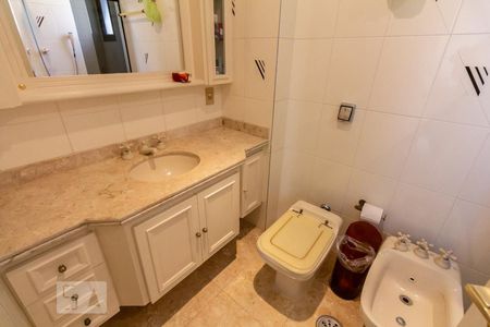 Apartamento à venda com 200m², 3 quartos e 3 vagas Apartamento à venda com 200m², 3 quartos e 3 vagasQuarto 01 Suíte