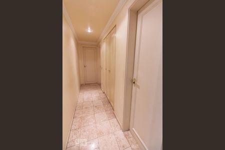 Apartamento à venda com 200m², 3 quartos e 3 vagas Apartamento à venda com 200m², 3 quartos e 3 vagasCorredor