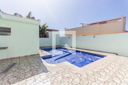 Casa à venda com 250m², 4 quartos e 3 vagas Casa à venda com 250m², 4 quartos e 3 vagasPiscina