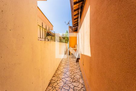 Casa à venda com 250m², 4 quartos e 3 vagas Casa à venda com 250m², 4 quartos e 3 vagasCorredor