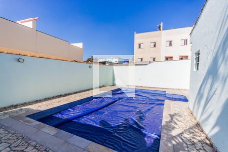 Casa à venda com 250m², 4 quartos e 3 vagas Casa à venda com 250m², 4 quartos e 3 vagasPiscina