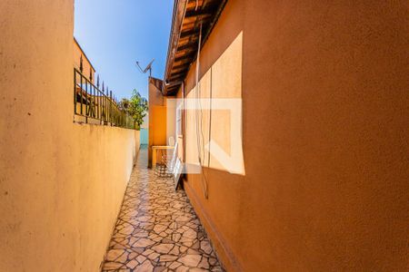 Casa à venda com 250m², 4 quartos e 3 vagas Casa à venda com 250m², 4 quartos e 3 vagasCorredor