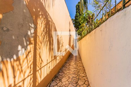 Casa à venda com 250m², 4 quartos e 3 vagas Casa à venda com 250m², 4 quartos e 3 vagasCorredor