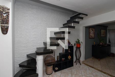 Casa à venda com 200m², 3 quartos e 3 vagasEscada