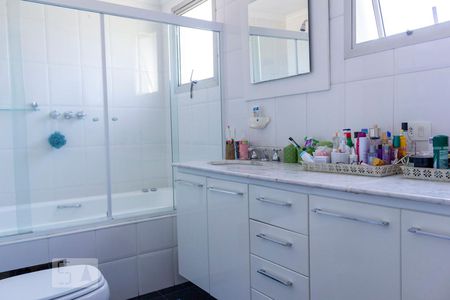 Apartamento à venda com 158m², 4 quartos e 3 vagasBanheiro da Suíte 