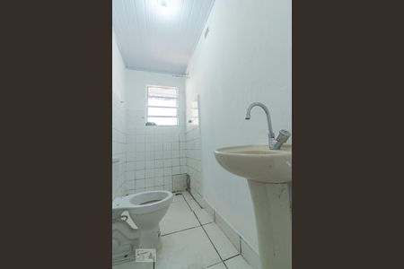 Banheiro de casa para alugar com 1 quarto, 42m² em Parque Peruche, São Paulo