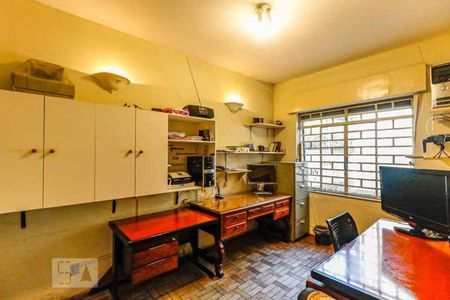 Casa à venda com 260m², 5 quartos e 3 vagasSuíte