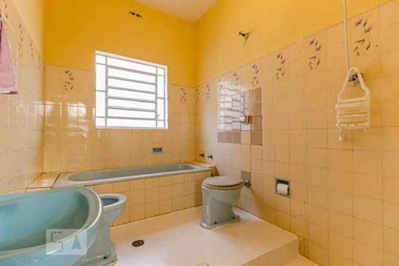 Casa à venda com 260m², 5 quartos e 3 vagasBanheiro