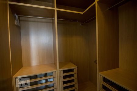 Apartamento à venda com 555m², 4 quartos e sem vagaCloset - Suite 2