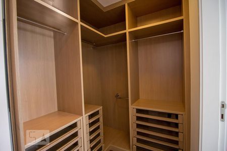 Apartamento à venda com 555m², 4 quartos e sem vagaCloset - Suite 2