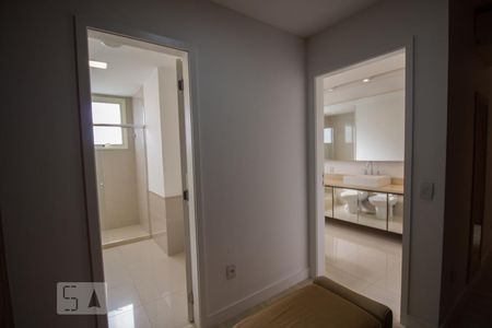 Apartamento à venda com 555m², 4 quartos e sem vagaBanheiros - Suite 1