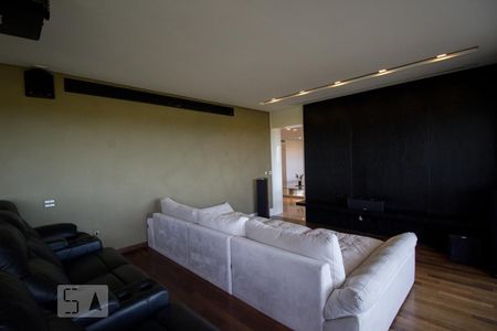 Apartamento à venda com 555m², 4 quartos e sem vagaSala de Cinema