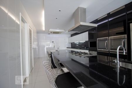 Apartamento à venda com 555m², 4 quartos e sem vagaCozinha