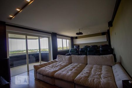 Apartamento à venda com 555m², 4 quartos e sem vagaSala de Cinema