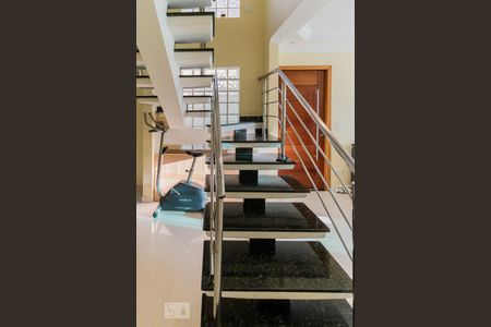 Escada de casa para alugar com 3 quartos, 150m² em Vila Arruda, São Paulo