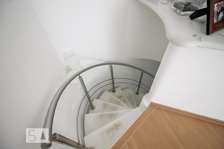 Escada de apartamento para alugar com 2 quartos, 96m² em Vila Andrade, São Paulo