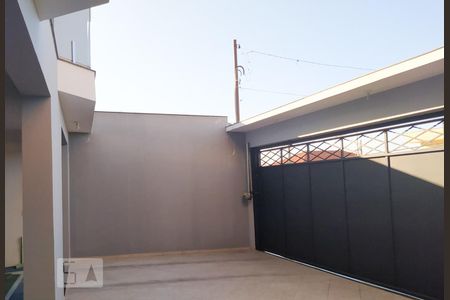 Casa à venda com 400m², 3 quartos e 8 vagas Casa à venda com 400m², 3 quartos e 8 vagasFachada
