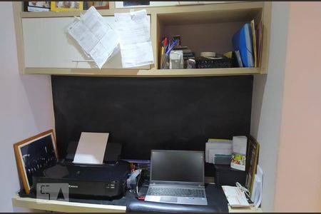 Casa à venda com 400m², 3 quartos e 8 vagas Casa à venda com 400m², 3 quartos e 8 vagasEscritorio